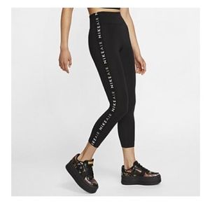 EUC Nike Air Women’s Leggings - Black - Medium